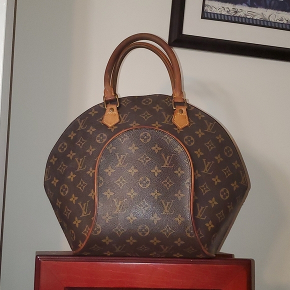 Louis Vuitton Ellipse Handbag - Picture 2 of 16